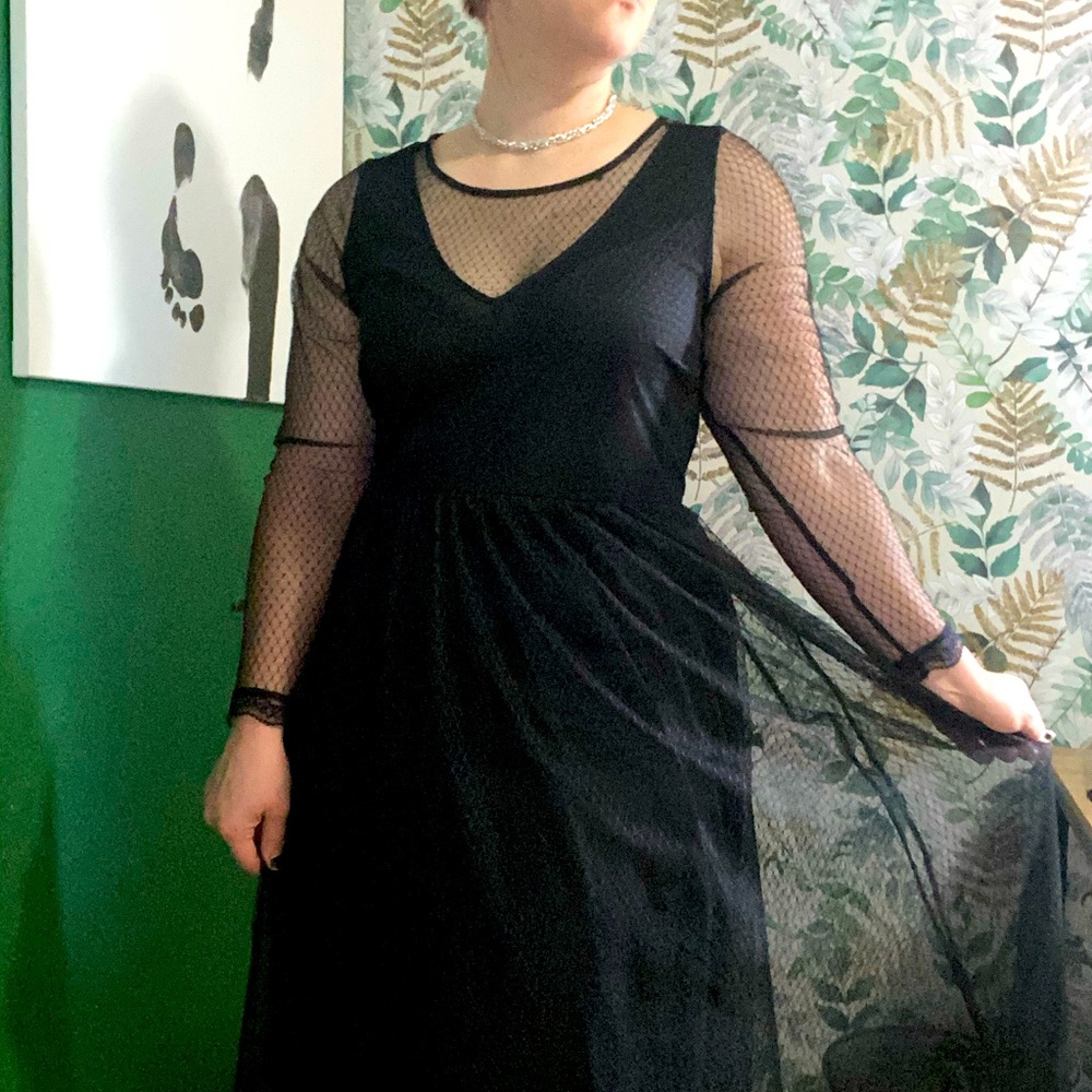 Torrid Mesh V-Neck Full Length Dress Eyelet and Zipper Closure